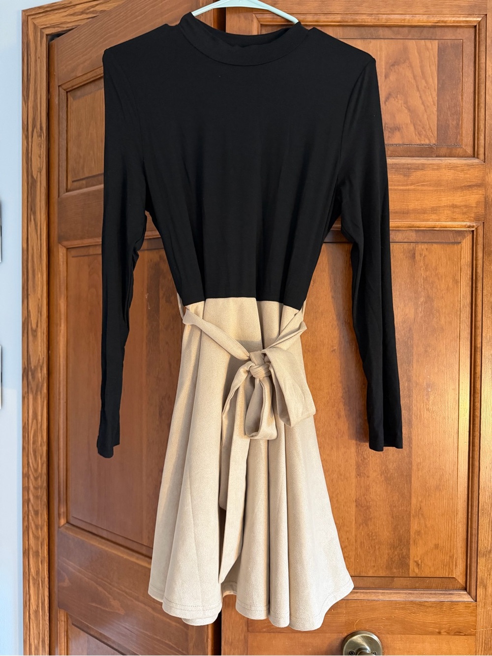 NWT Cupshe Black and Beige Tie-Waist Long Sleeve Dress